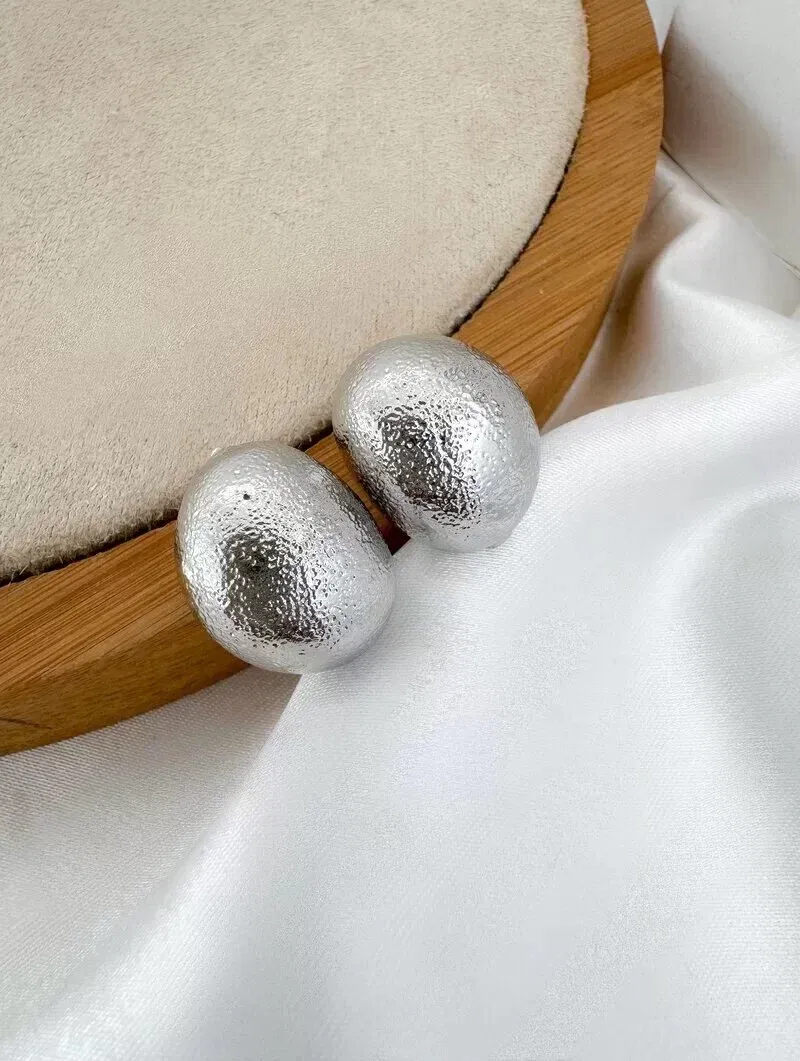 Brinco Folheado a Ouro 18k e Prata Botton Oval Escovado