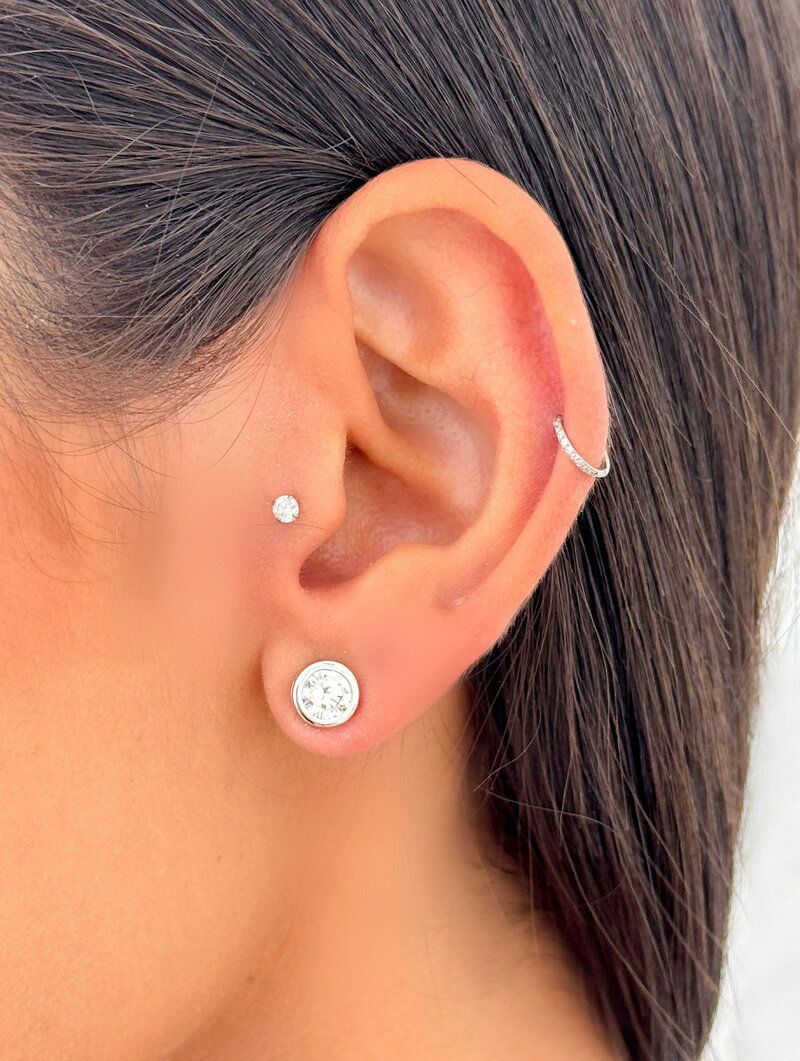 Brinco Folheado a Ouro 18k e Prata Botton Ponto de Luz M