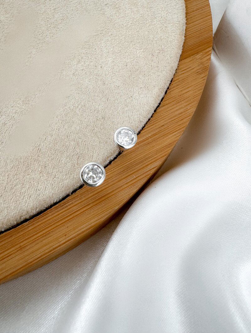 Brinco Folheado a Ouro 18k e Prata Botton Ponto de Luz P