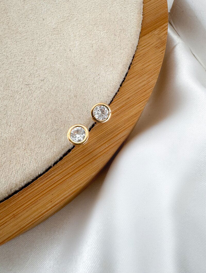 Brinco Folheado a Ouro 18k e Prata Botton Ponto de Luz P