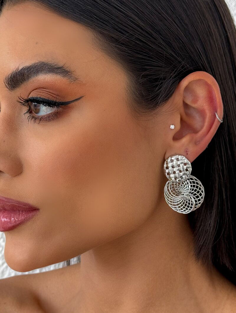 Brinco Folheado a Ouro 18k e Prata Botton Quadriculado com Argola Fios Vazados