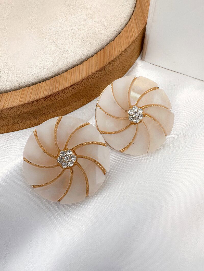 Brinco Folheado a Ouro 18k e Prata Botton Resinado