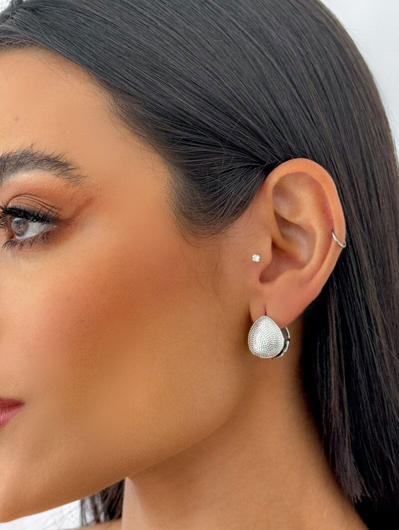 Brinco Folheado a Ouro 18k e Prata Botton Texturizado com Fecho