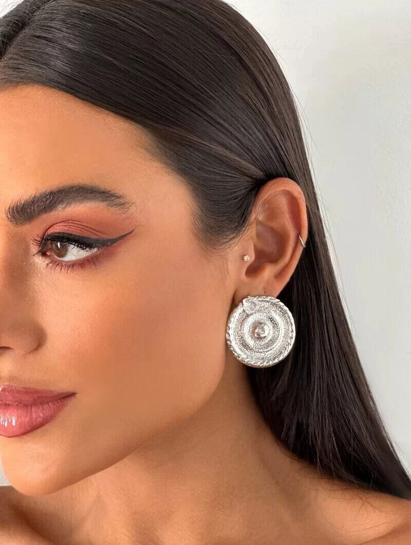 Brinco Folheado a Ouro 18k e Prata Botton Trabalhado com Zircônia