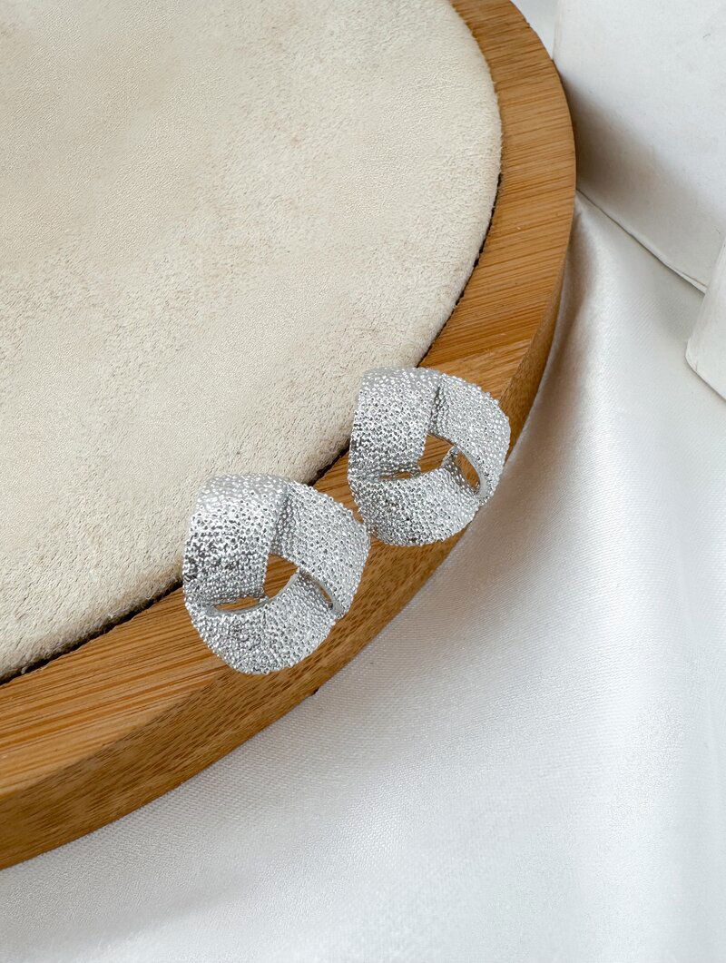 Brinco Folheado a Ouro 18k e Prata Botton Três Fios Estonados