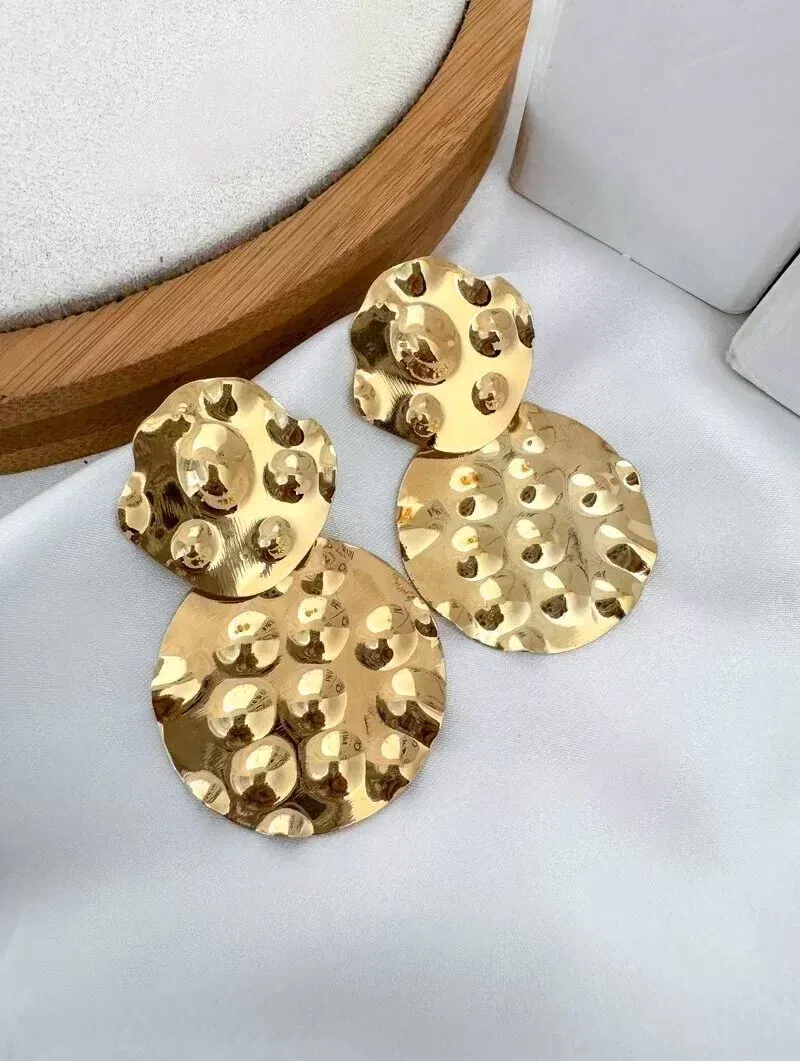 Brinco Folheado a Ouro 18k e Prata Bottons Martelados