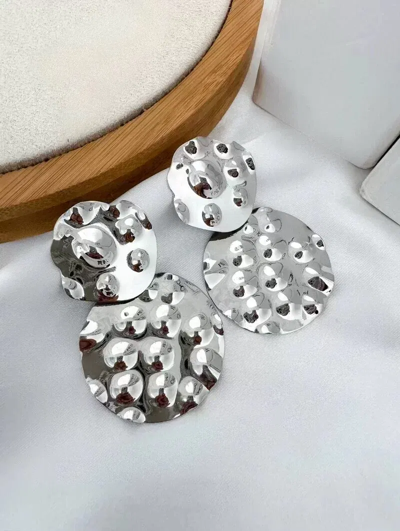 Brinco Folheado a Ouro 18k e Prata Bottons Martelados