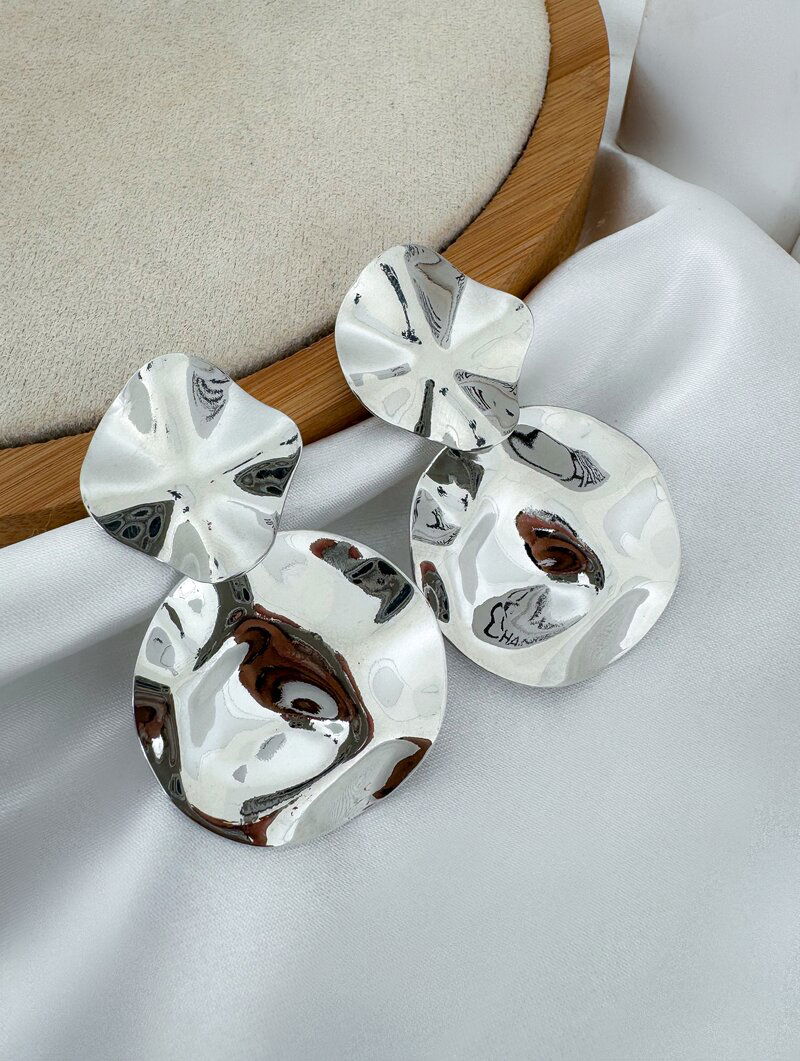 Brinco Folheado a Ouro 18k e Prata Bottons Martelados Lisos