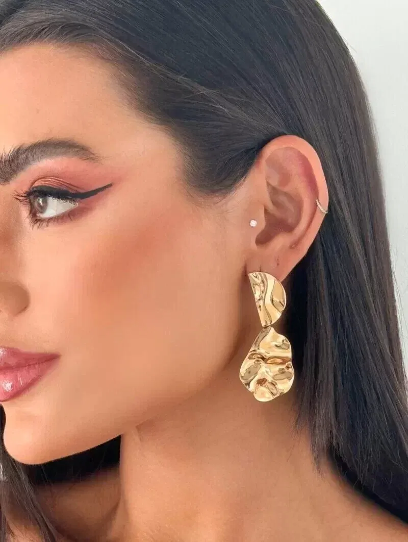 Brinco Folheado a Ouro 18k e Prata Bottons Meia Lua Martelados