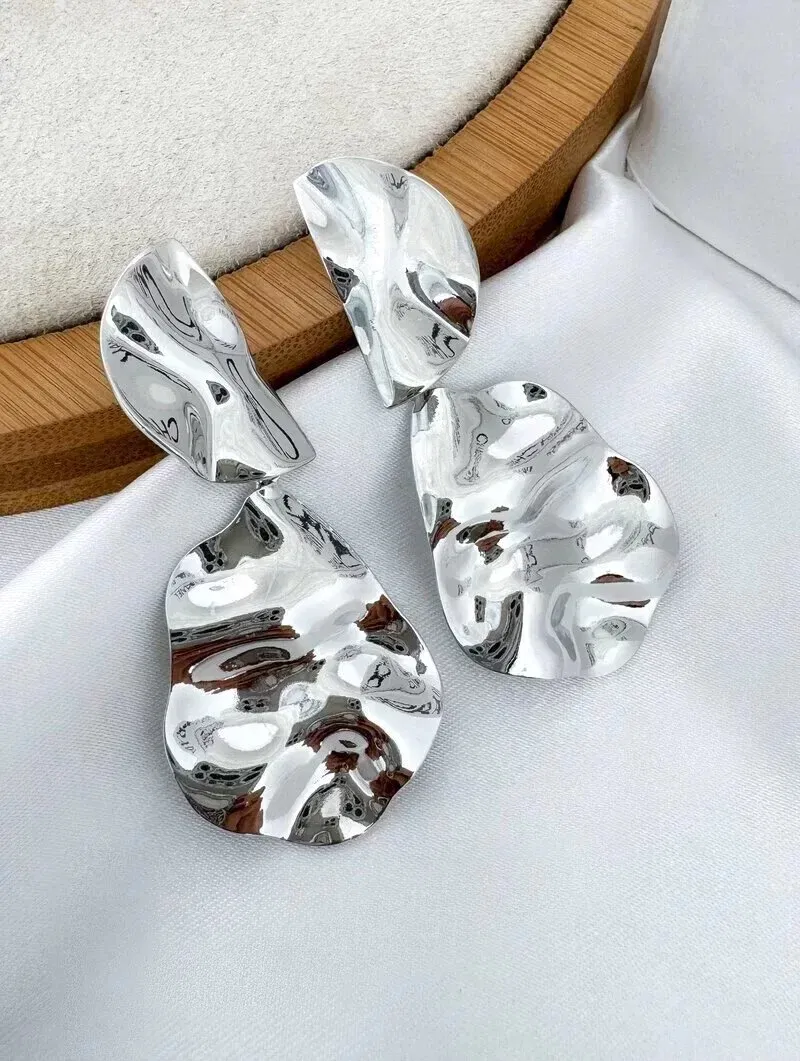 Brinco Folheado a Ouro 18k e Prata Bottons Meia Lua Martelados