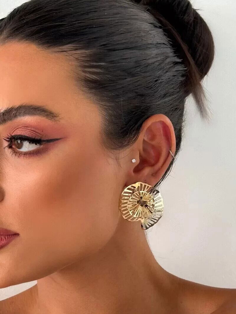 Brinco Folheado a Ouro 18k e Prata Caracol Vazado