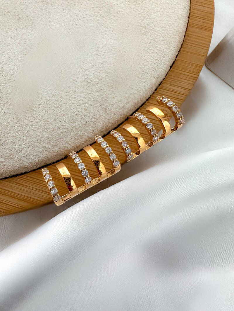 Brinco Folheado Prata Cinco Fios com Micro Zircônias