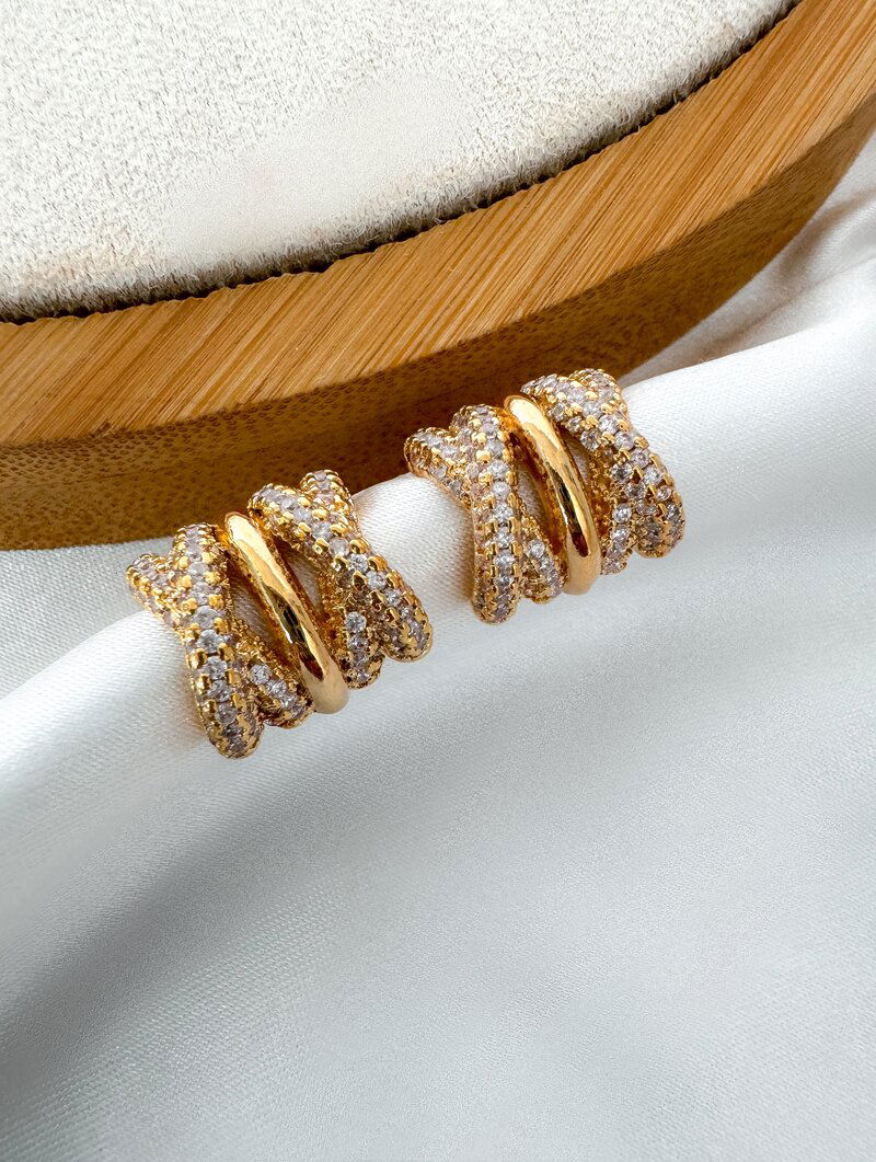 Brinco Folheado a Ouro 18k e Prata Cinco Fios Cravejados