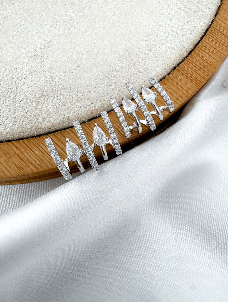 Brinco Folheado a Ouro 18k e Prata Cinco Fios Cravejados com Gotas