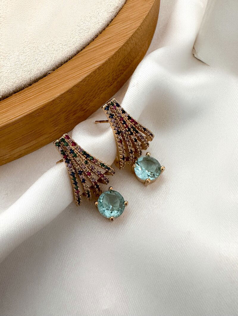 Brinco Folheado a Ouro 18k e Prata Cinco Fios Cravejados com Pedra de Zircônia