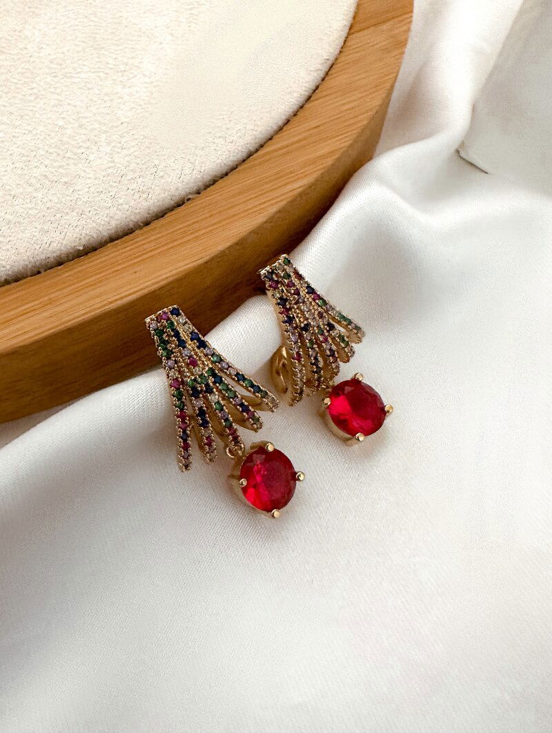 Brinco Folheado a Ouro 18k e Prata Cinco Fios Cravejados com Pedra de Zircônia