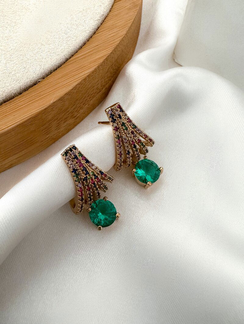 Brinco Folheado a Ouro 18k e Prata Cinco Fios Cravejados com Pedra de Zircônia