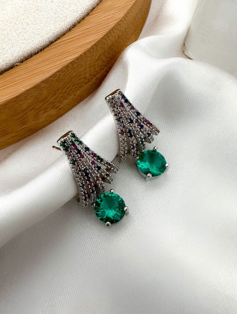 Brinco Folheado a Ouro 18k e Prata Cinco Fios Cravejados com Pedra de Zircônia