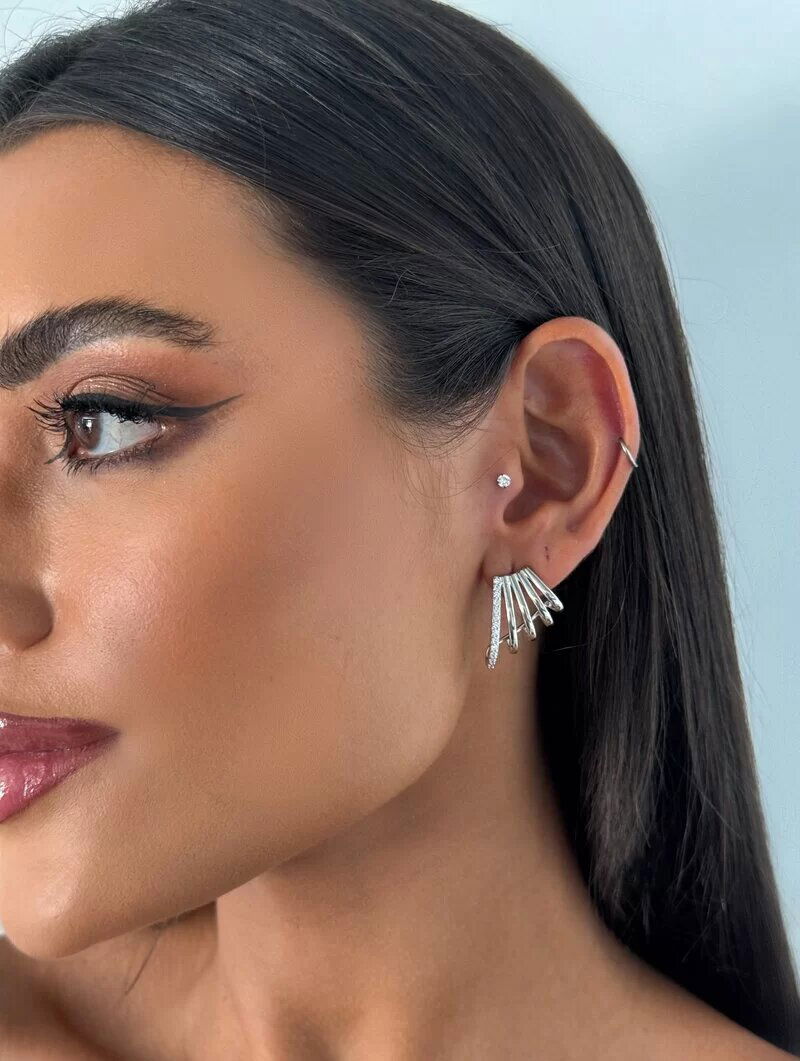 Brinco Folheado a Ouro 18k e Prata Cinco Fios Lisos e Cravejados