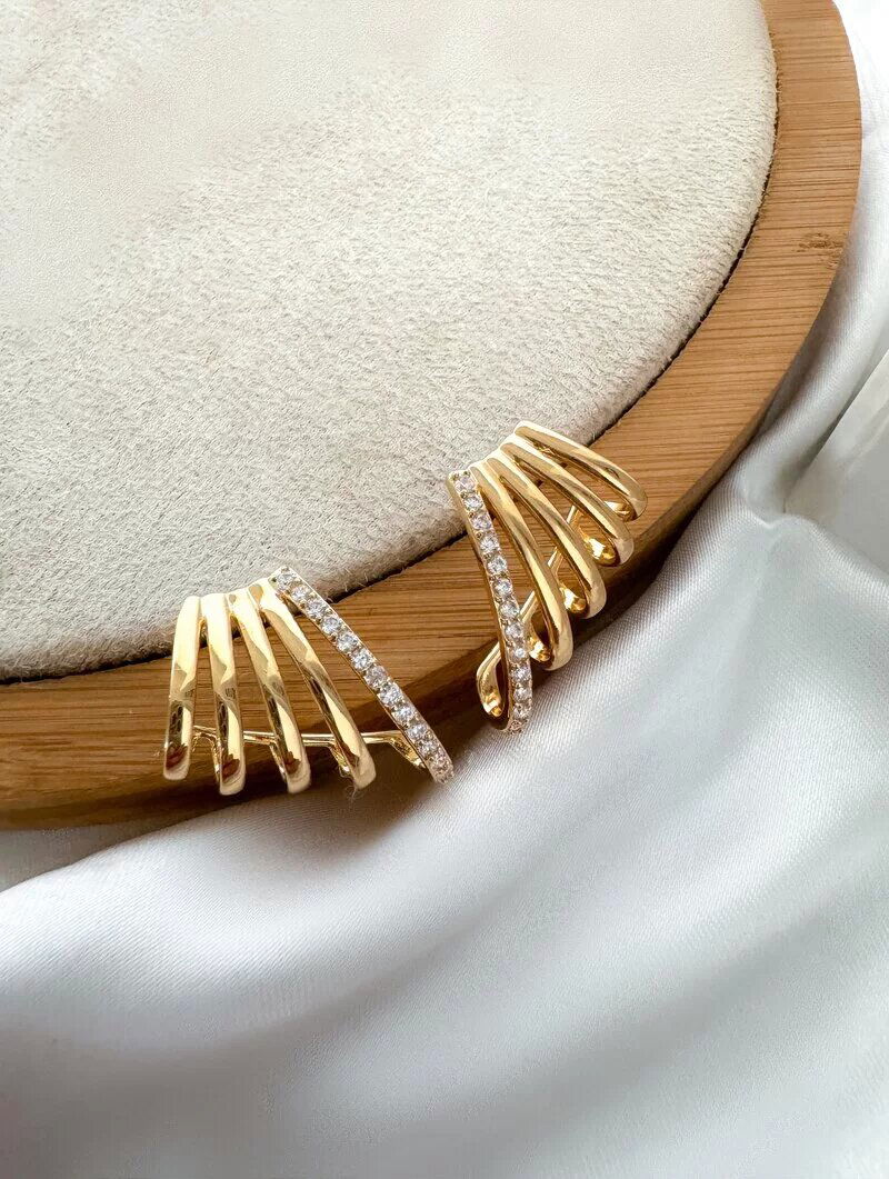 Brinco Folheado a Ouro 18k e Prata Cinco Fios Lisos e Cravejados