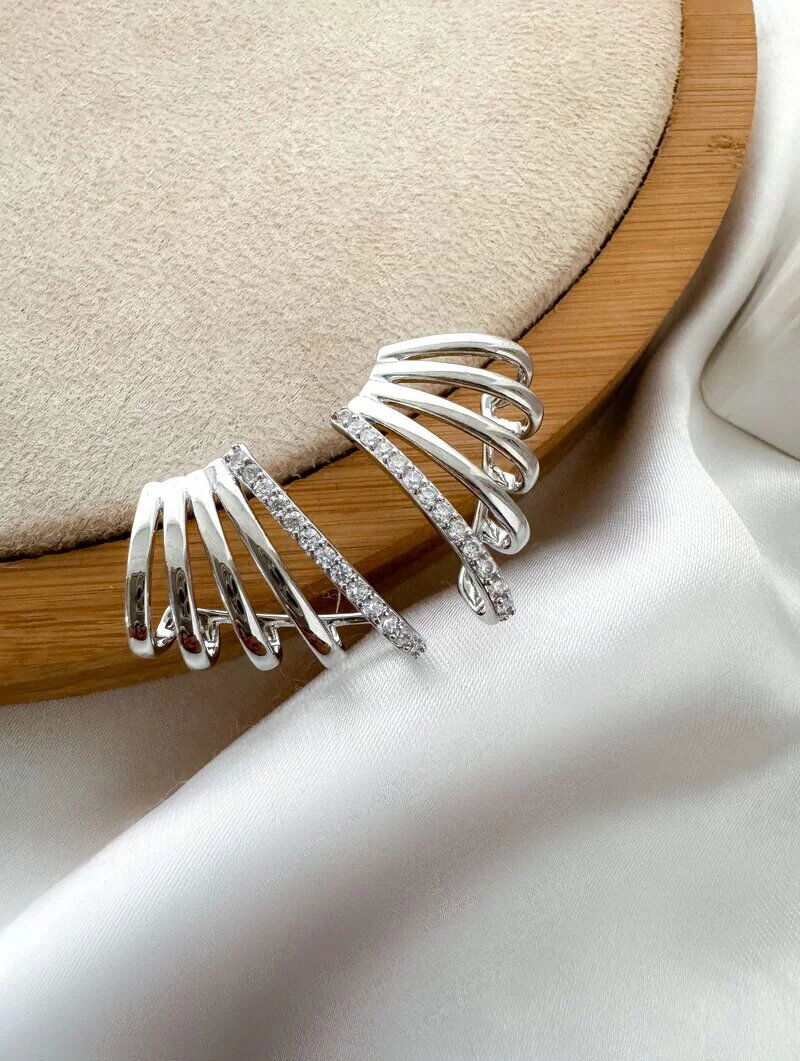 Brinco Folheado a Ouro 18k e Prata Cinco Fios Lisos e Cravejados