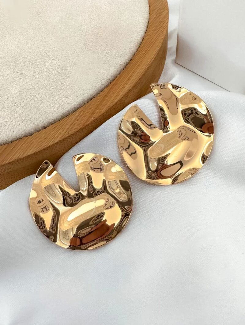 BRINCO FOLHEADO A OURO 18K E PRATA CIRCULO MARTELADO