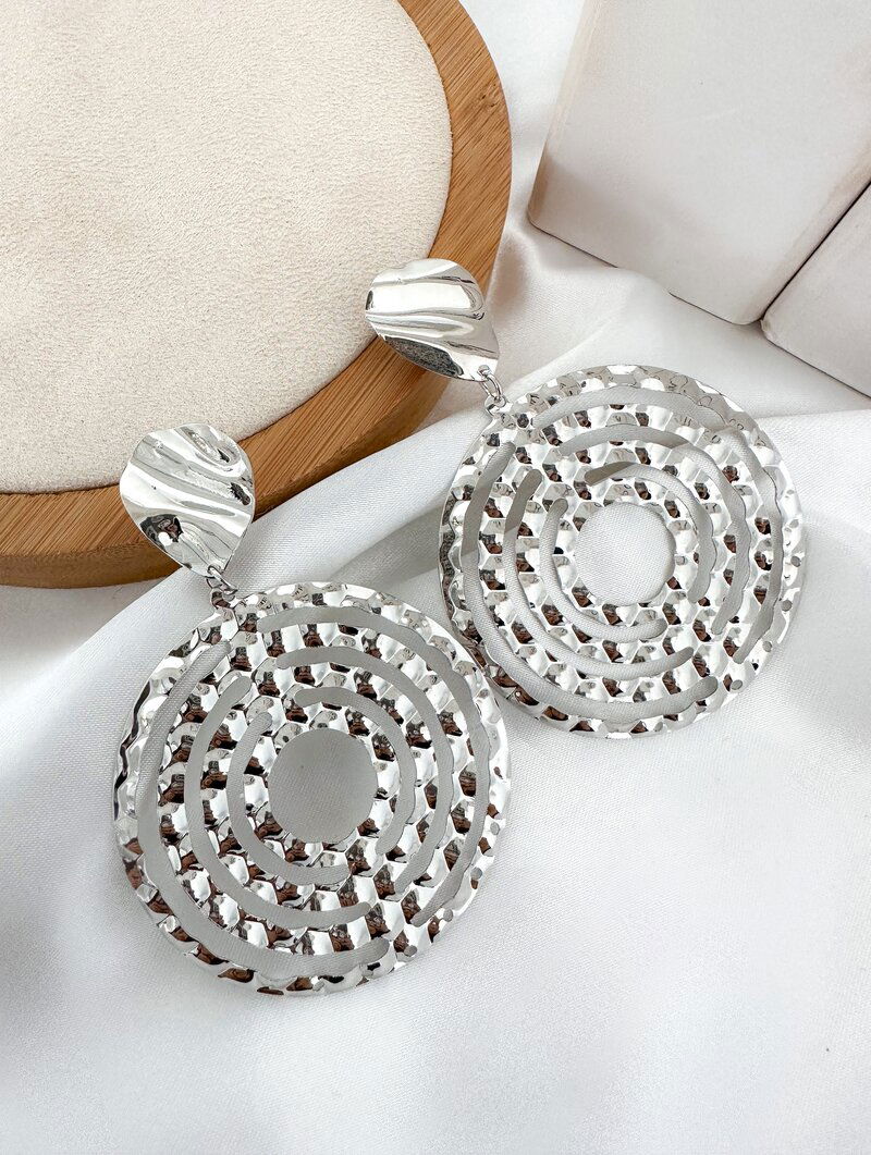 Brinco Folheado a Ouro 18k e Prata Circulo com Ponteira Vazado