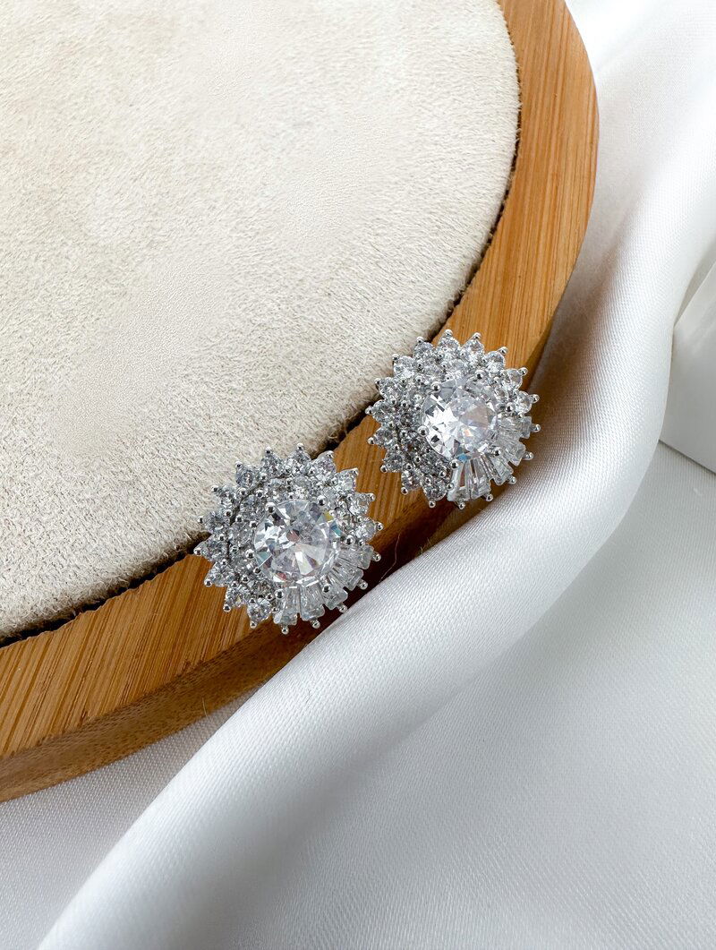 Brinco Folheado a Ouro 18k e Prata Circulo Cravejado com Navetes