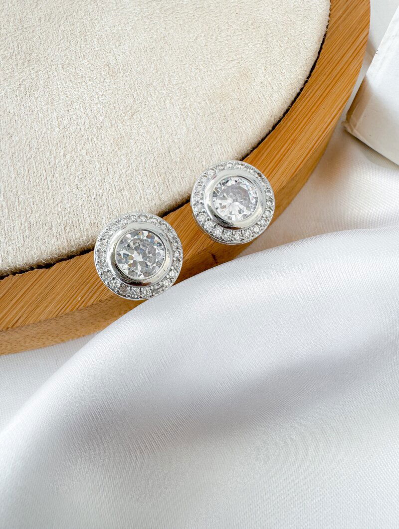 Brinco Folheado a Ouro 18k e Prata Circulo Cravejado com Pedra de Zircônia