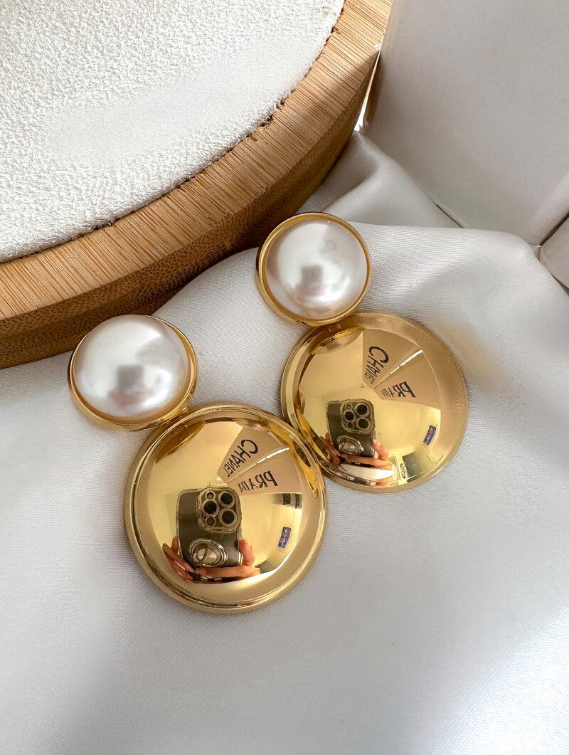 Brinco Folheado a Ouro 18k e Prata Circulo Liso com Ponteira de Pérola