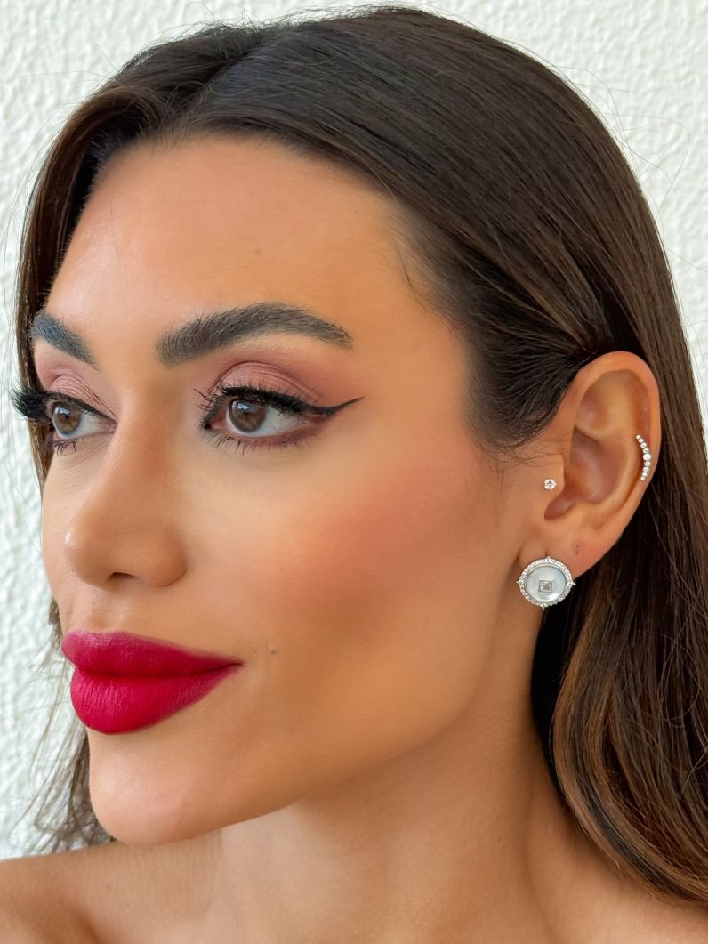 Brinco Folheado a Ouro 18k e Prata Circulo Madre Pérola Com Micro Zirconia