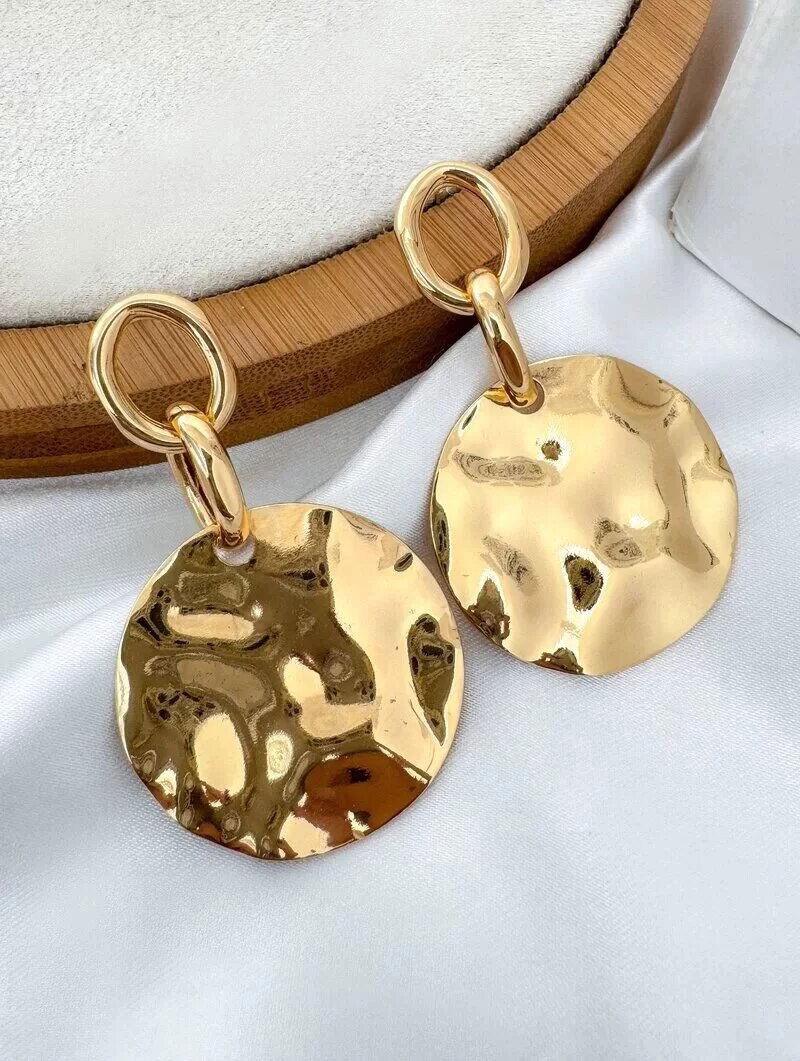 Brinco Folheado a Ouro 18k e Prata Circulo Martelado com Ponteira Elos