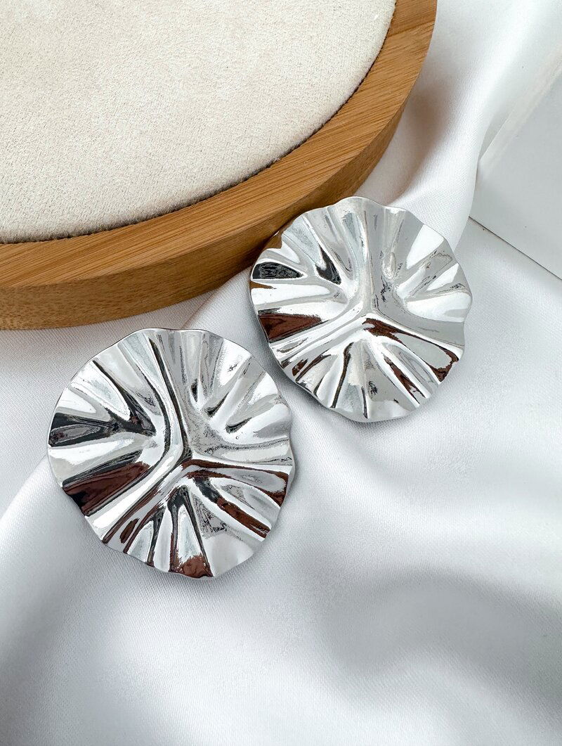 Brinco Folheado a Ouro 18k e Prata Circulo Martelado Liso