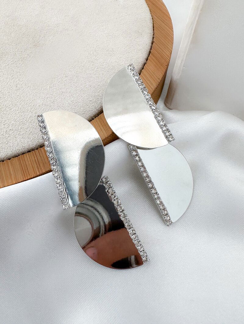 Brinco Folheado a Ouro 18k e Prata Circulo Movél com Micro Zircônias