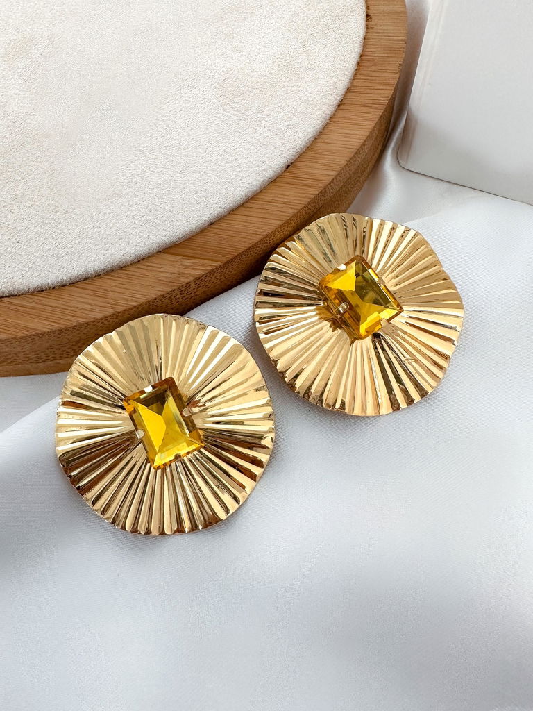 Brinco folheado a ouro 18k e prata circulo texturizado com zircônia central