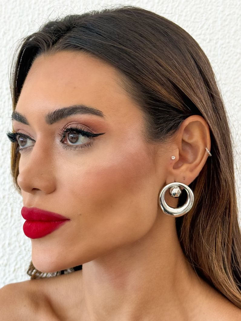 Brinco Folheado a Ouro 18k e Prata Círculo Vazado Com Esfera