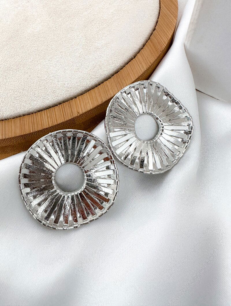 Brinco Folheado a Ouro 18k e Prata Circulo Vazado Texturizado