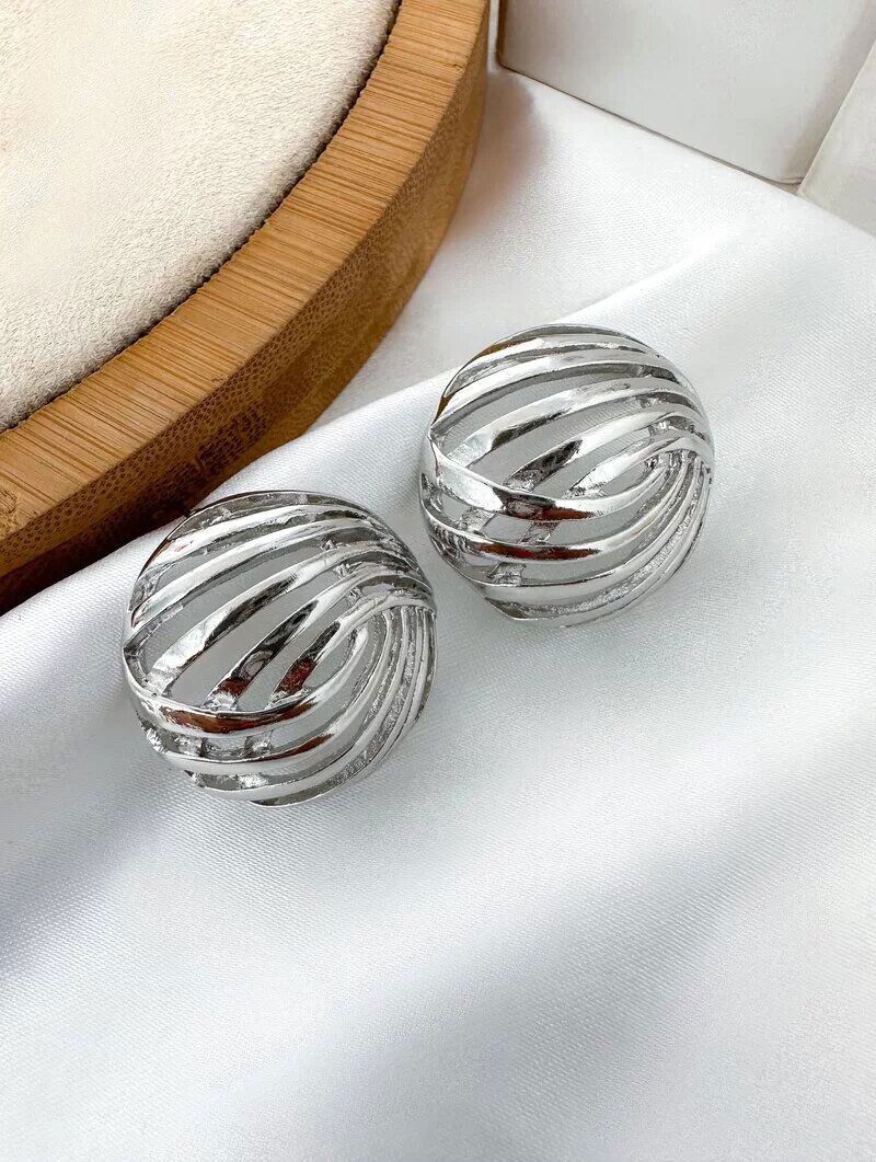 Brinco Folheado a Ouro 18K e Prata Circulos Botton Listrado Vazados