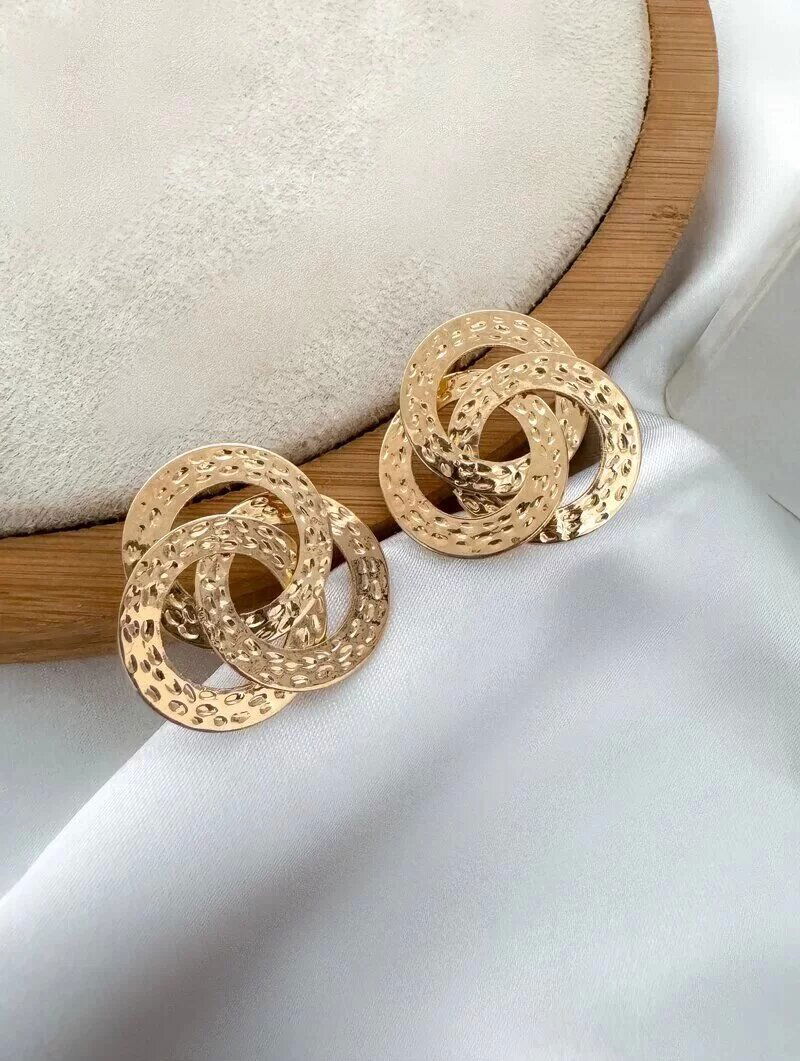 Brinco Folheado a Ouro 18k e Prata Circulos Entrelaçados Texturizados