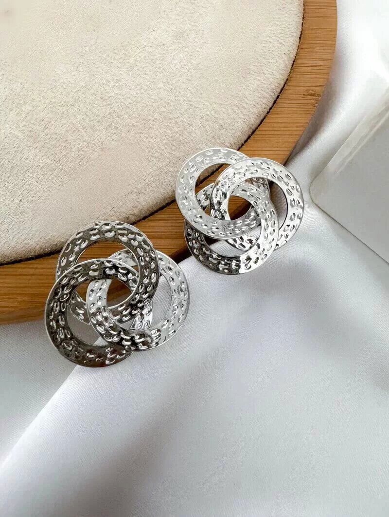 Brinco Folheado a Ouro 18k e Prata Circulos Entrelaçados Texturizados