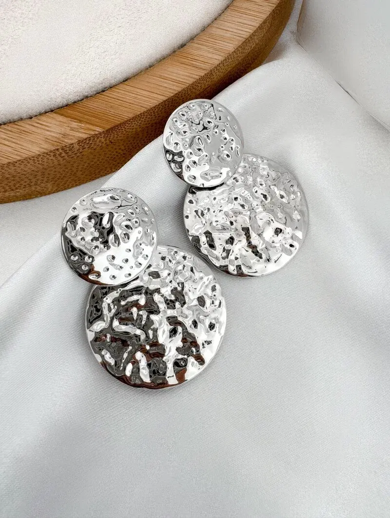 Brinco Folheado a Ouro 18k e Prata Circulos Martelados