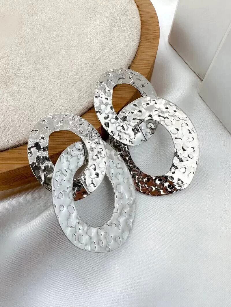 Brinco Folheado a Ouro 18k e Prata Circulos Martelados Vazados