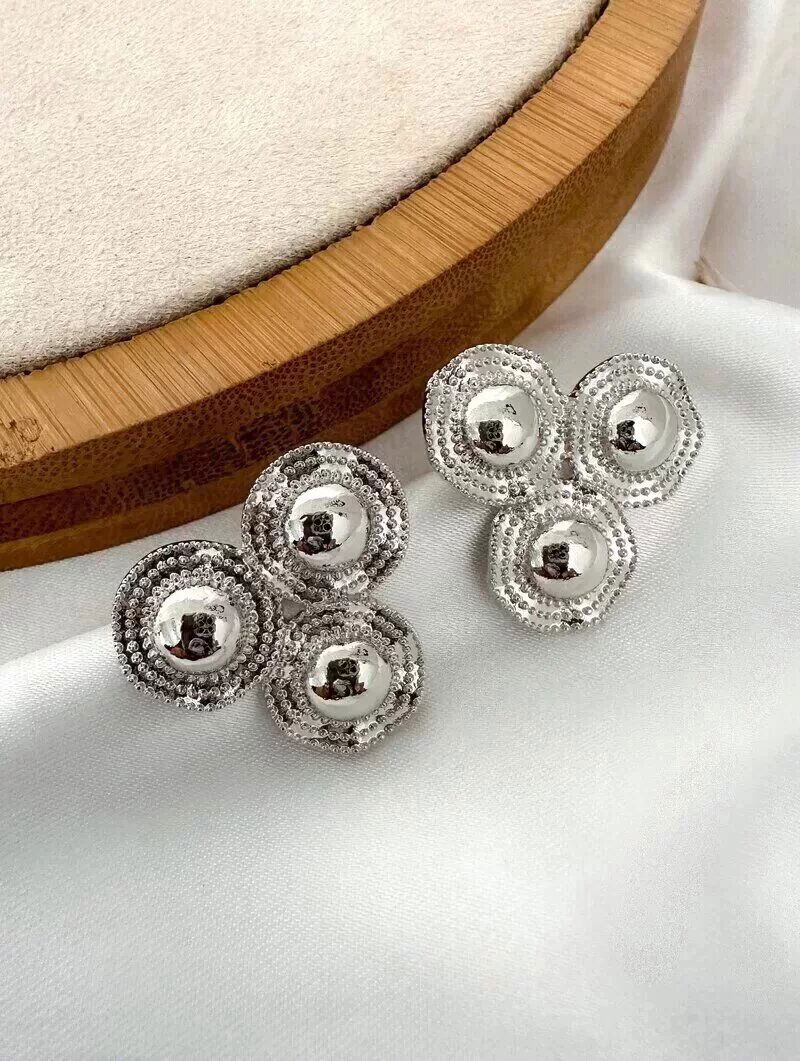 Brinco Folheado a Ouro 18k e Prata Circulos Trabalhados