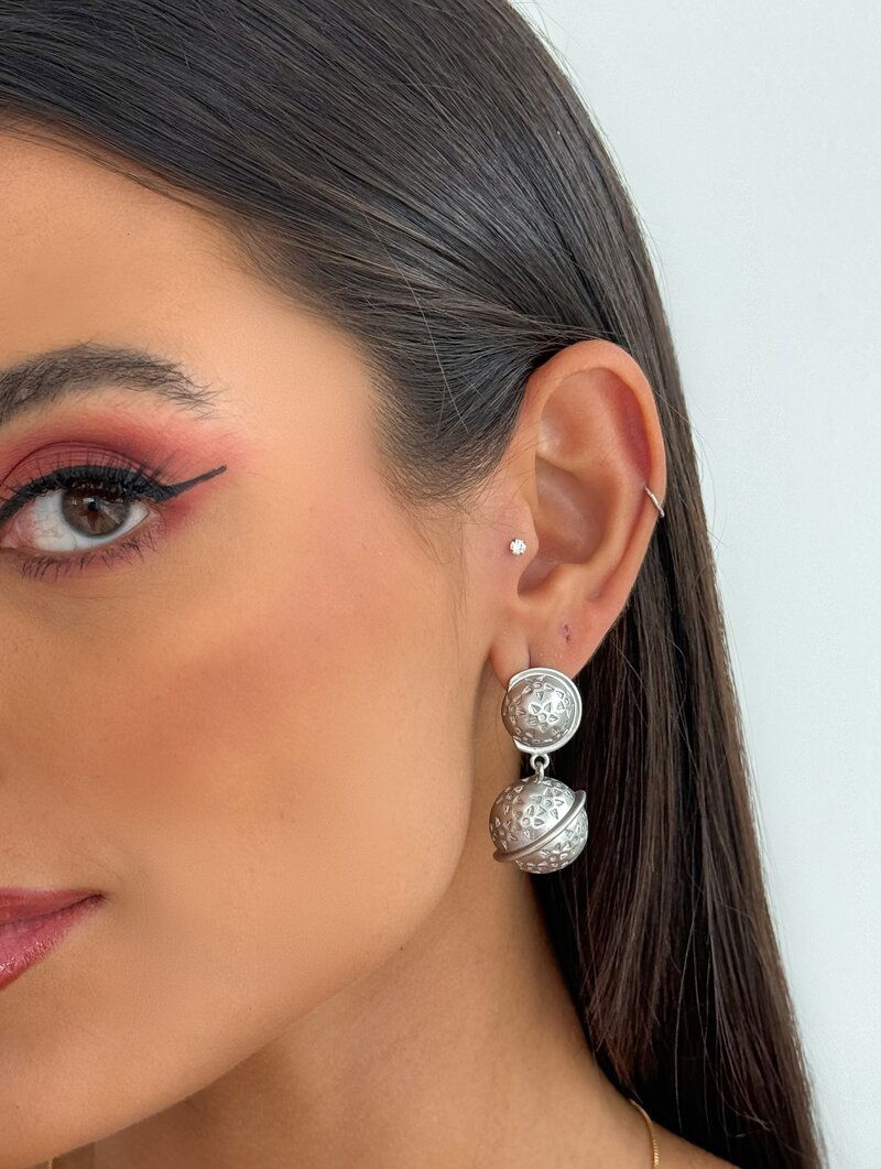 Brinco Folheado a Ouro 18k e Prata Circulos Trabalhados