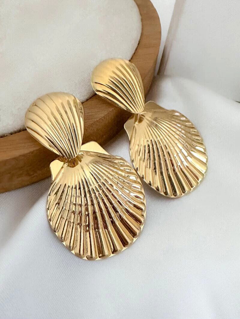 Brinco Folheado a Ouro 18k e Prata Concha com Ponteira