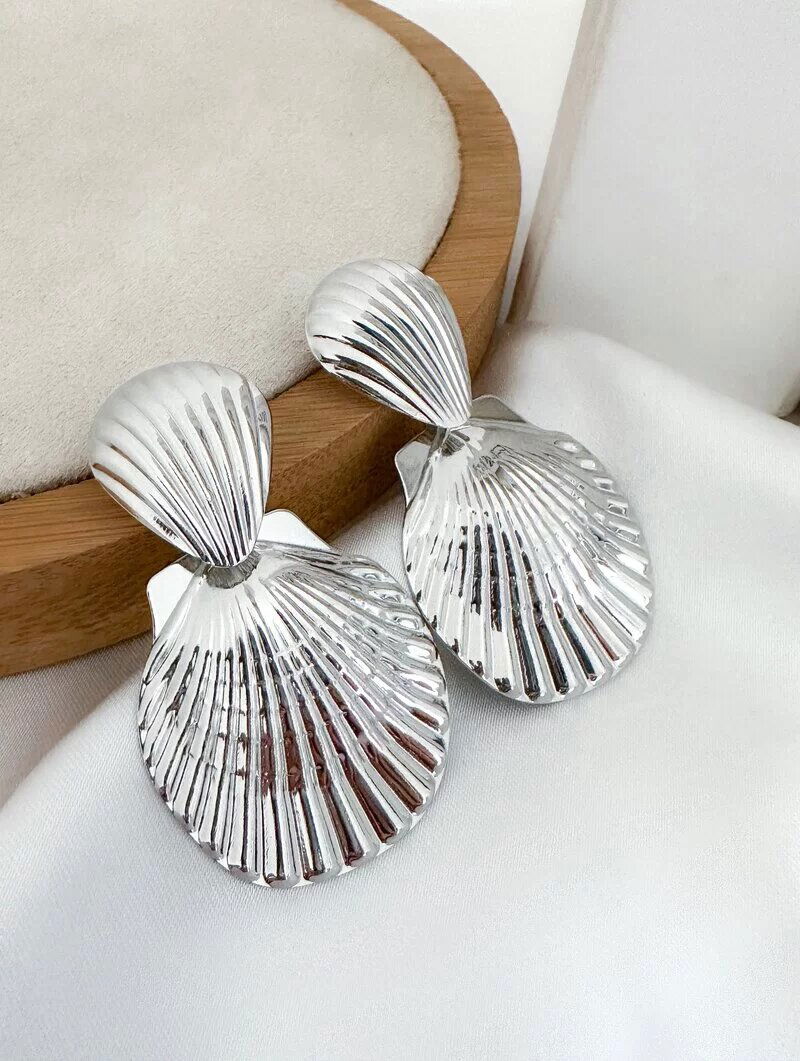 Brinco Folheado a Ouro 18k e Prata Concha com Ponteira