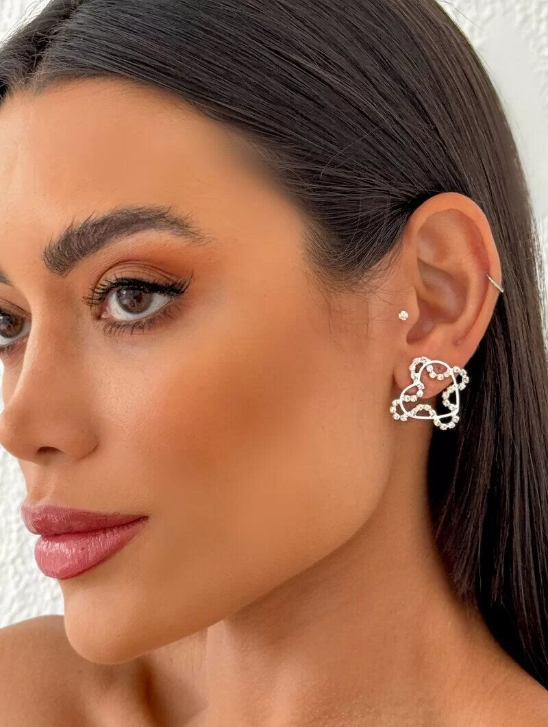 Brinco Folheado a Ouro 18k e Prata Coração com Flor de Micro Zircônias