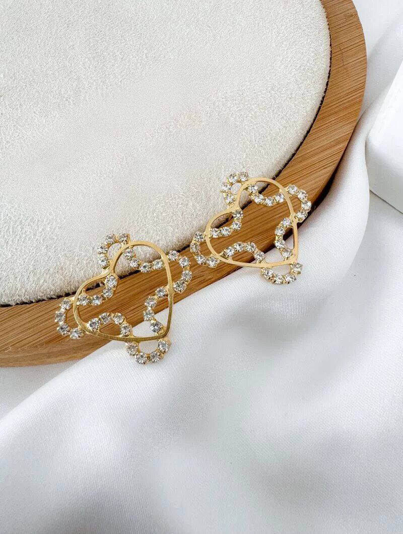 Brinco Folheado a Ouro 18k e Prata Coração com Flor de Micro Zircônias