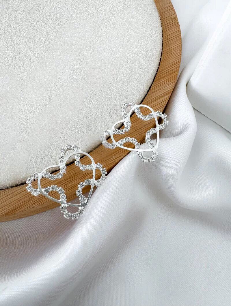 Brinco Folheado a Ouro 18k e Prata Coração com Flor de Micro Zircônias