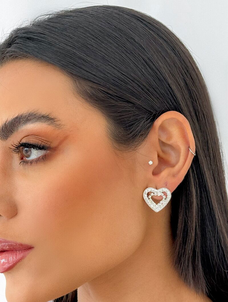 Brinco Folheado a Ouro 18k e Prata Coração com Micro Zircônias